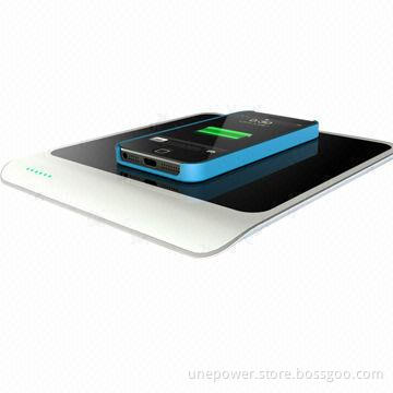 Wireless Charger Power Bank, 8,800mAh, Qi Standard, Sliver Color, Suitable for iPhone/Galaxy S4